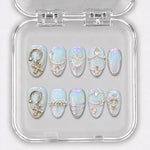 ALLOY CHARM — 10 press-on-nägel, Mandelform, mittel. Schimmer, Herzen und Schmuckdetails.