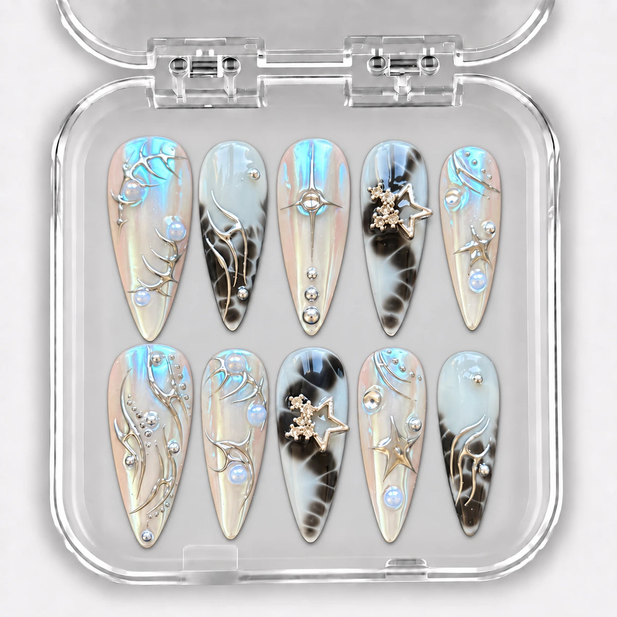 ASTRAL MIRAGE — Press-on nails, stiletto, longs. Opale irisée, étoiles et marbrures noires.