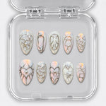 CELESTIAL LOVE — 10 press-on-nägel, Mandelform, kurz. Schimmer, Silberherzen und Opaleffekt.