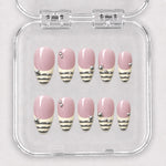 L’Exemplaire – Press-On Nails French crème à lignes chromées et billes argentées, longueur moyenne forme amande