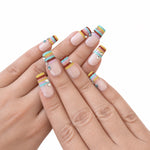 La Récré – Press-on nails NELI French multicolore avec strass, vue des huit doigts