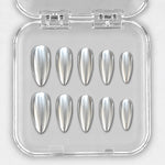SILVER TOUCH — Uñas press-on, almendra, medias. Cromo plateado integral.