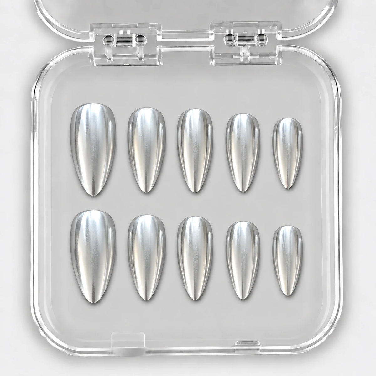 SILVER TOUCH — Unghie press-on, mandorla, medie. Cromo argento integrale.